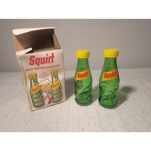 VINTAGE 1950/60'S SQUIRT GLASS BOTTLE SALT & PEPPER SHAKERS WITH BOX